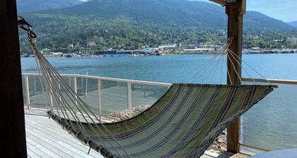 Cottage on a private sandy beach with a gorgeous view of the city of Nelson.