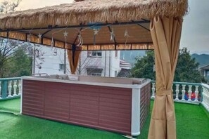 Outdoor pool - Longwangshan Shenglin Inn (Anji)