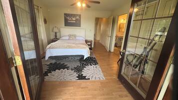 6 bedrooms, desk, iron/ironing board, free WiFi