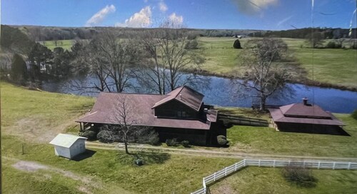 Lodge on the lake inside a family farm 2 or 5 bedroom