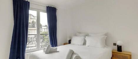 4 bedrooms, desk, iron/ironing board, travel cot