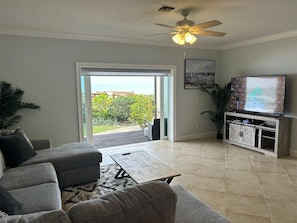 Living area - Backyard Beach House - Breathtaking Ocean Oasis On a Private Beach (Melbourne Beach)