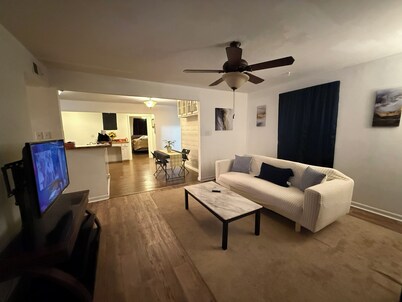Nice private house near downtown Raleigh with WiFi, AC, heat
