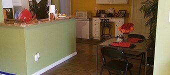 Nice private house near downtown Raleigh with WiFi, AC, heat