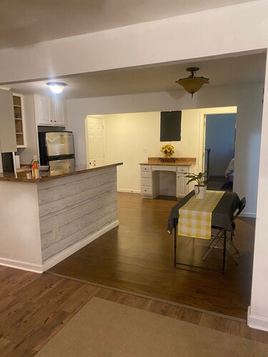 Nice private house near downtown Raleigh with WiFi, AC, heat