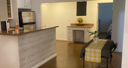 Nice private house near downtown Raleigh with WiFi, AC, heat