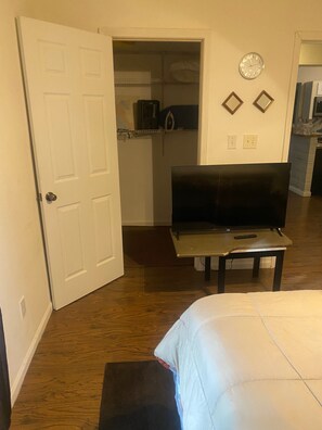 1 habitación, tabla de planchar con plancha, wifi y ropa de cama 