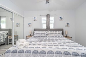 3 bedrooms, iron/ironing board, WiFi, bed sheets