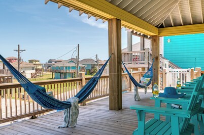 Hot Tub & Direct Beach Access: Walk, Drive or Cart