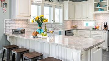 Micro-ondes, four, plaque de cuisson, lave-vaisselle