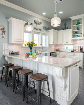 Mikrowelle, Ofen, Herdplatte, Geschirrspüler