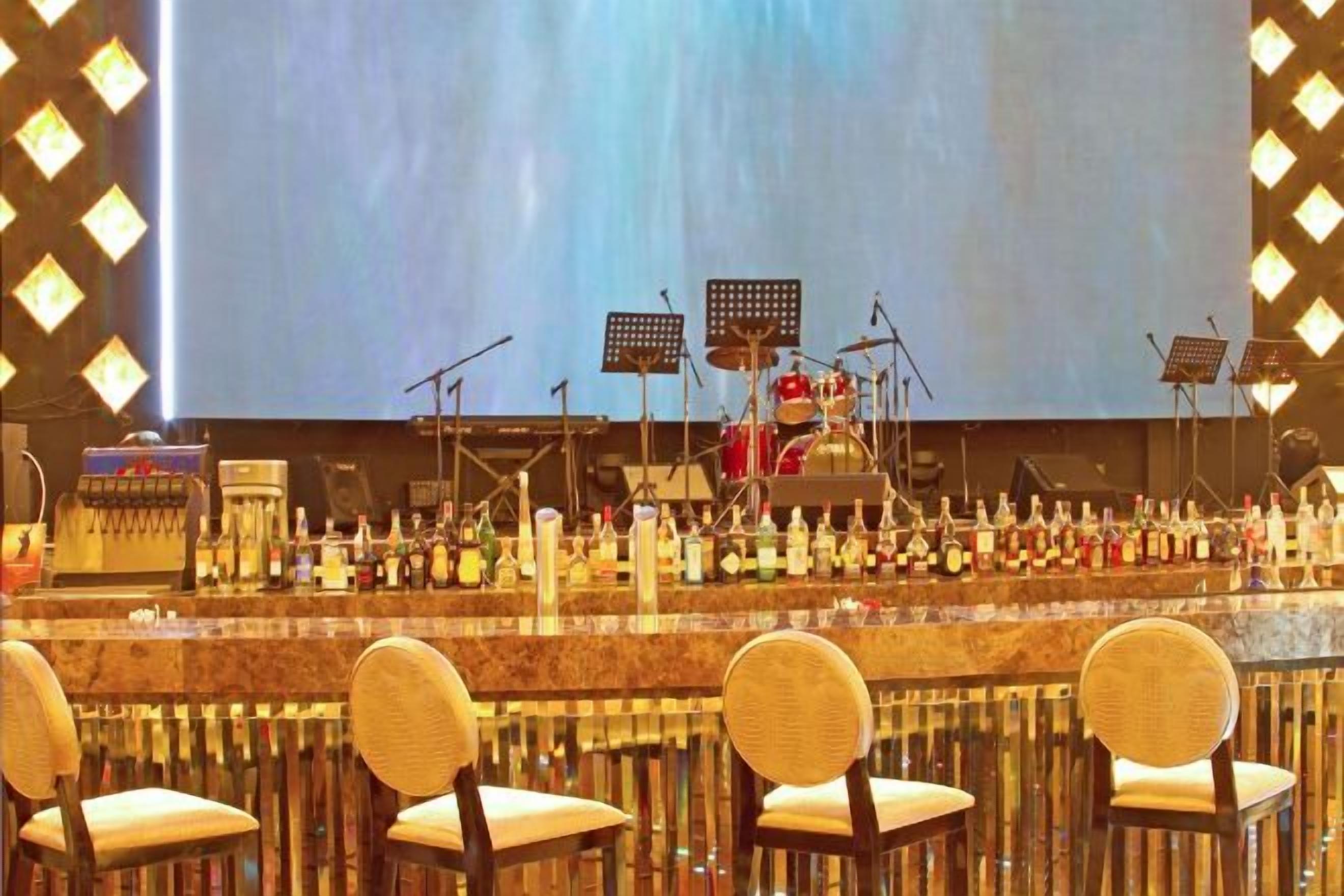 Bar (trong khuôn viên)