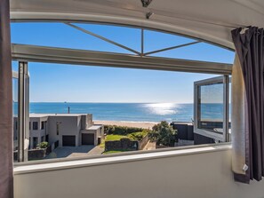 Interior - Ocean View Beach Beauty - Tairua Holiday Home (Tairua)
