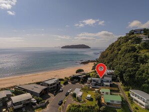 Beach - Ocean View Beach Beauty - Tairua Holiday Home (Tairua)