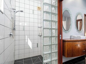 Suihku, hiustenkuivaaja