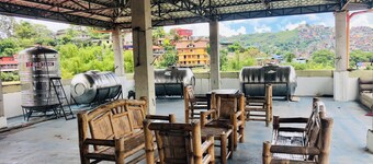 Cozy 2-Bedroom Retreat Near Burnham & Attractions with Scenic Views