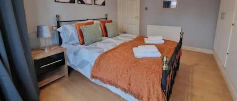 3 Schlafzimmer, Bügeleisen/Bügelbrett, WLAN, Bettwäsche
