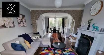 Chic Manchester Home, Free Parking, Sleeps 6