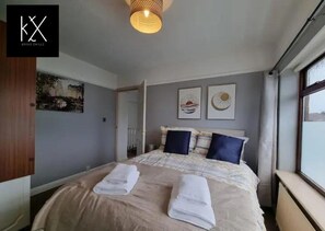 3 bedrooms, iron/ironing board, WiFi, bed sheets