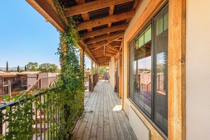 Superior Room, 1 King Bed | Exterior