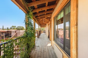 Superior Room, 1 King Bed | Exterior