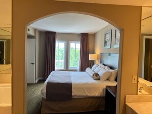 1 室のベッドルーム、デスク、WiFi