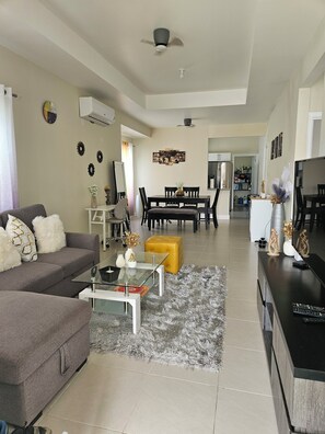 Smart TV - Oceanview Oasis (Lucea)