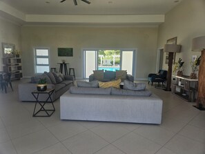 Smart TV - Oceanview Oasis (Lucea)