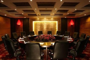 Unclassified image, 5 of 10, button - Auspicious Business (Beijing)