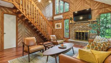 Smart TV, books, stereo