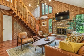 Smart TV, books, stereo