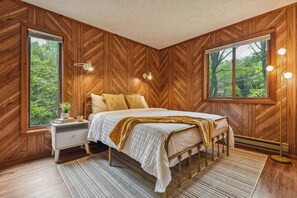 3 bedrooms, free WiFi, bed sheets - Hopskip Retro Chalet • Firepit • Deck • Gas Grill • Indoor Pools & Tennis-Pickle (Bushkill)