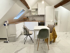 Fridge, microwave, oven, stovetop - Lovely Rooftop designed Apt 200m to Panthéon  (Paris)