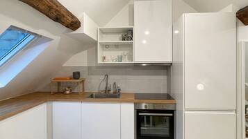 Fridge, microwave, coffee/tea maker, electric kettle