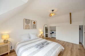 4 slaapkamers, een strijkplank/strijkijzer, gratis wifi, beddengoed