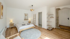 4 Schlafzimmer, Bügeleisen/Bügelbrett, kostenloses WLAN, Bettwäsche