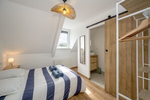 4 bedrooms, iron/ironing board, free WiFi, bed sheets