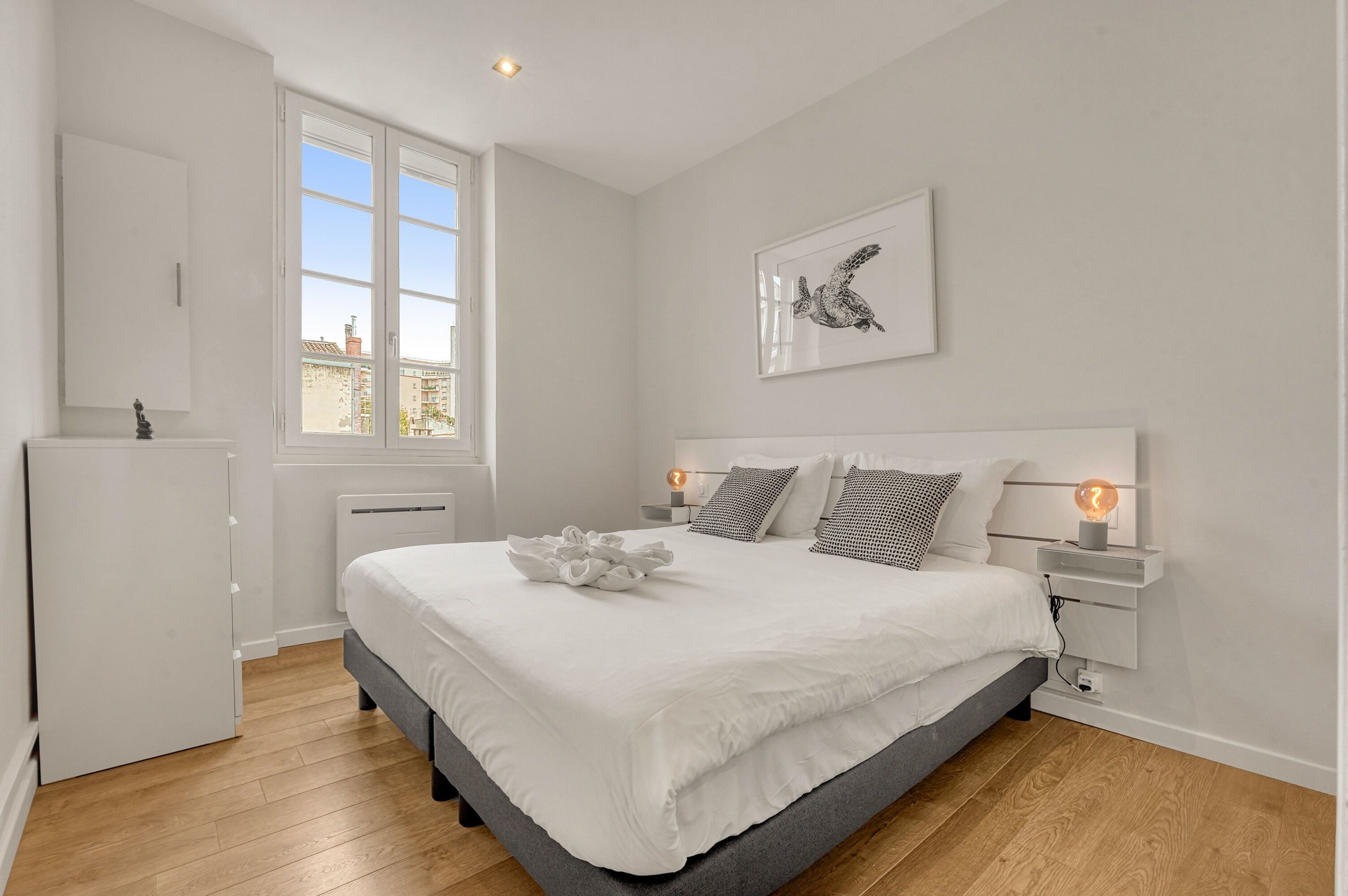 2 bedrooms, iron/ironing board, free WiFi, bed sheets