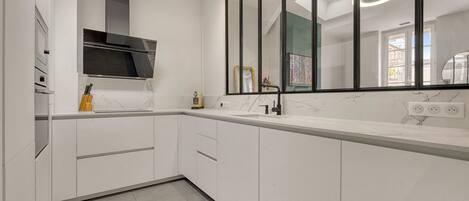 Fridge, microwave, oven, dishwasher