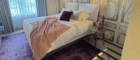 Standard Room, 1 King Bed, Non Smoking | In-room safe, iron/ironing board, free cribs/infant beds, WiFi