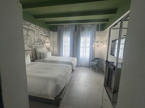 Standard Room, 2 Double Beds, Non Smoking | In-room safe, iron/ironing board, free cribs/infant beds, WiFi - Townhouse Hotel (Miami Beach)