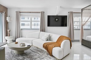 Penthouse City | Minibar, in-room safe, laptop workspace, iron/ironing board - Townhouse Hotel (Miami Beach)