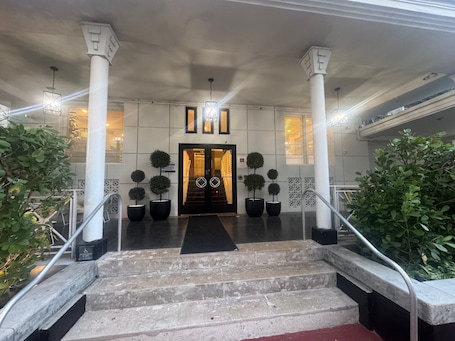 Fachada de la propiedad