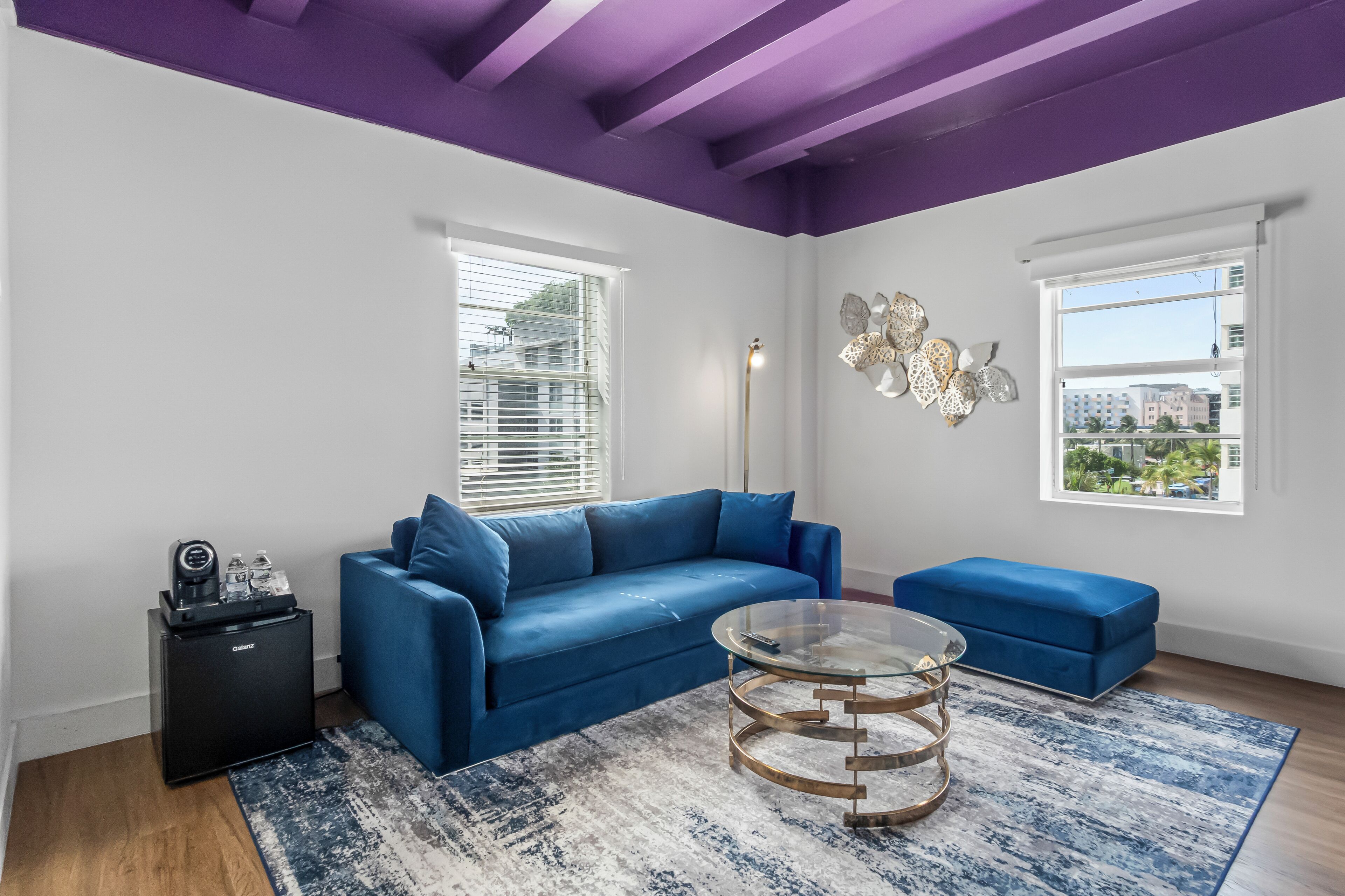 Suite Deluxe | Minibar, caja de seguridad en la habitación y escritorio 