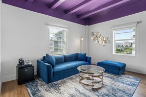 Deluxe Suite | Minibar, in-room safe, laptop workspace, iron/ironing board - Townhouse Hotel (Miami Beach)