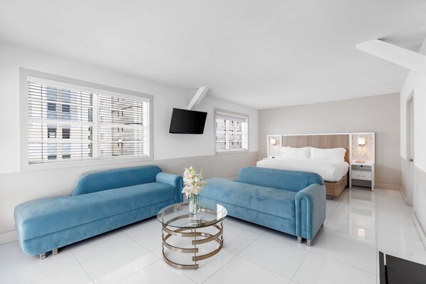 Habitació estàndard, 1 llit de matrimoni gran, balcó, vistes a la ciutat (Penthouse) | Caixa forta a l'habitació i planxa i posts de planxar 