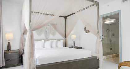 Townhouse Hotel