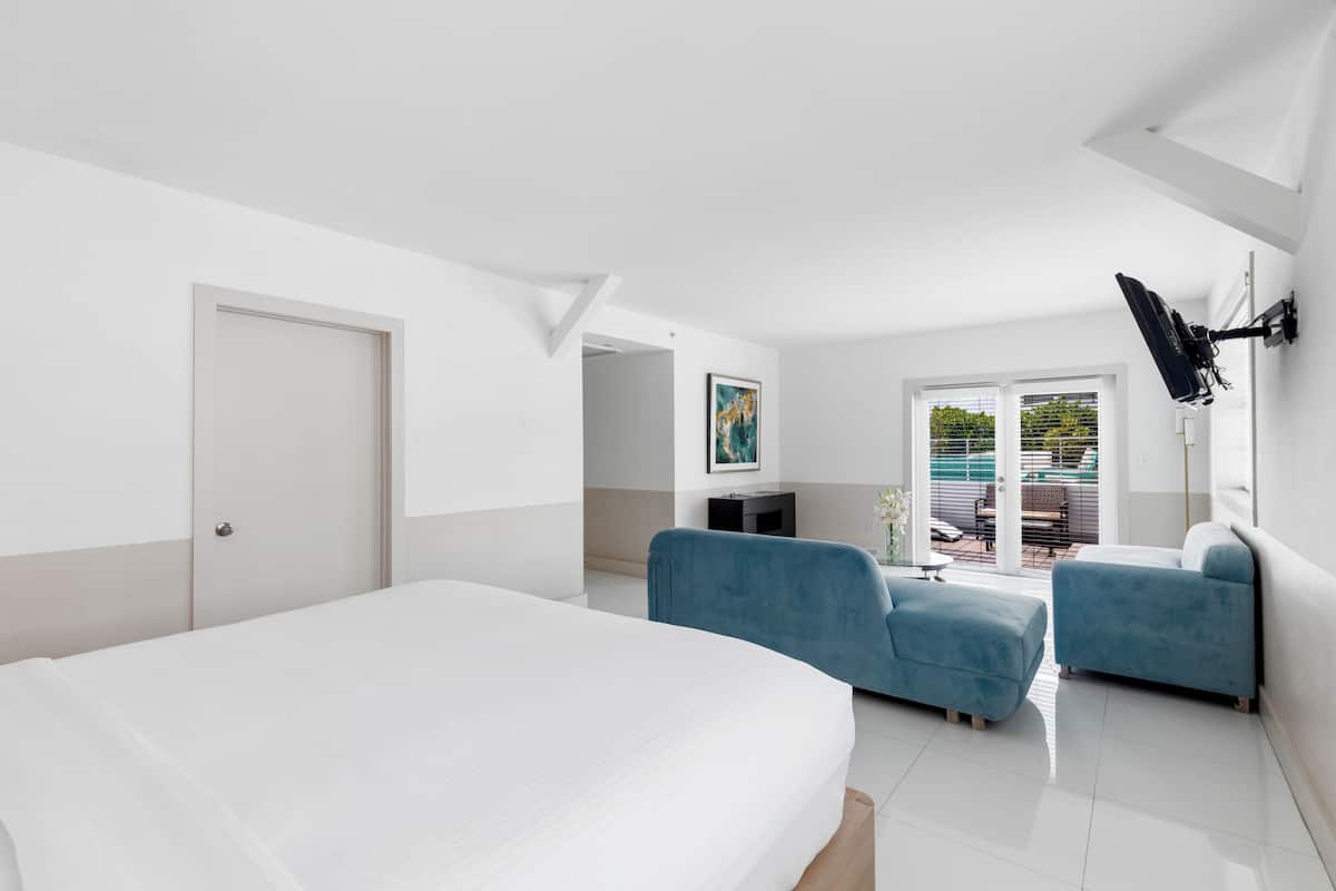 Standaard kamer, 1 kingsize bed, balkon, uitzicht op stad (Penthouse) | Een kluis op de kamer, een strijkplank/strijkijzer, gratis babybedden