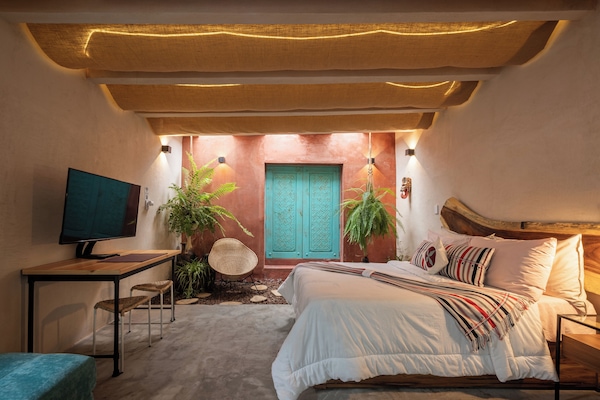 1 soverom, skrivebord, wi-fi (inkludert) og sengetøy