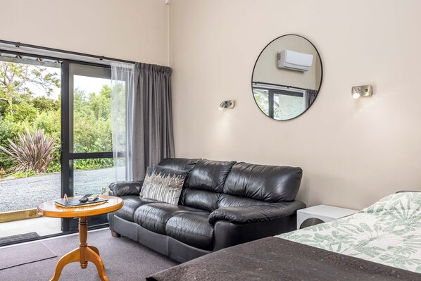 TV - Sun Valley Motel - Unit 7 (1 bedroom) (Wellsford)